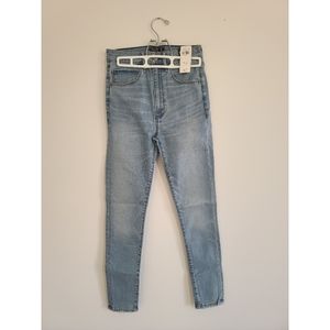 NEW Abercrombie Woman's Ultra High Rise Light Denim Skinny Jeans (26/2 short)